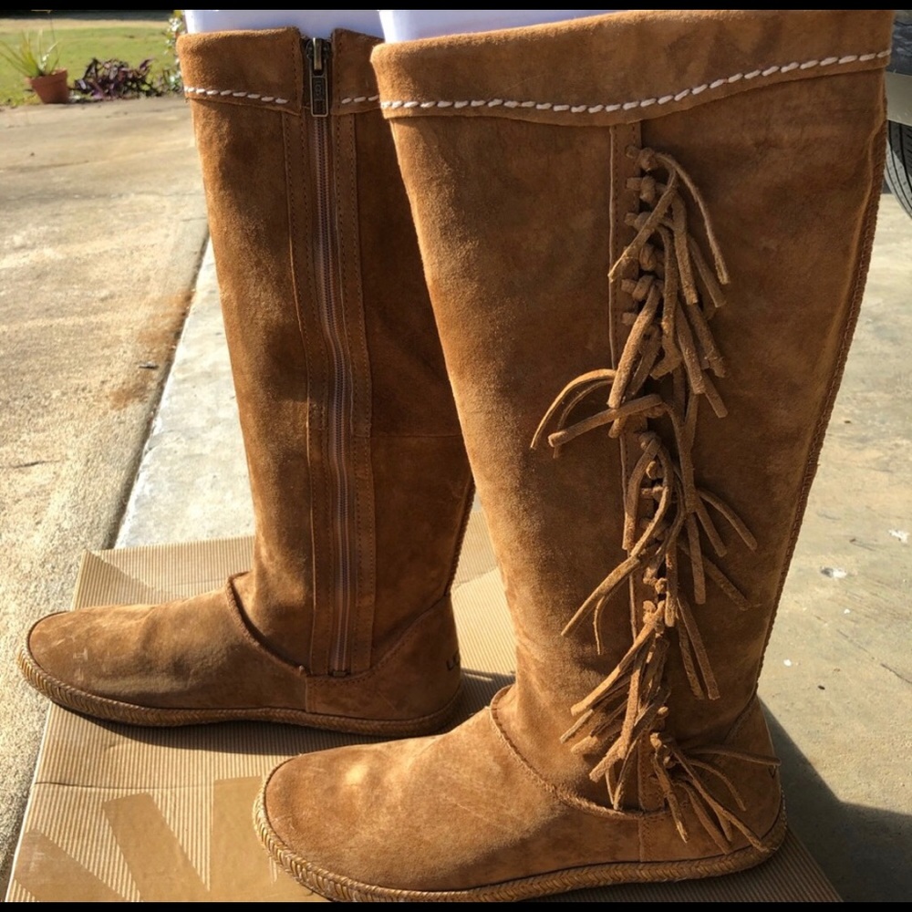 Ugg mammoth boot with fringe